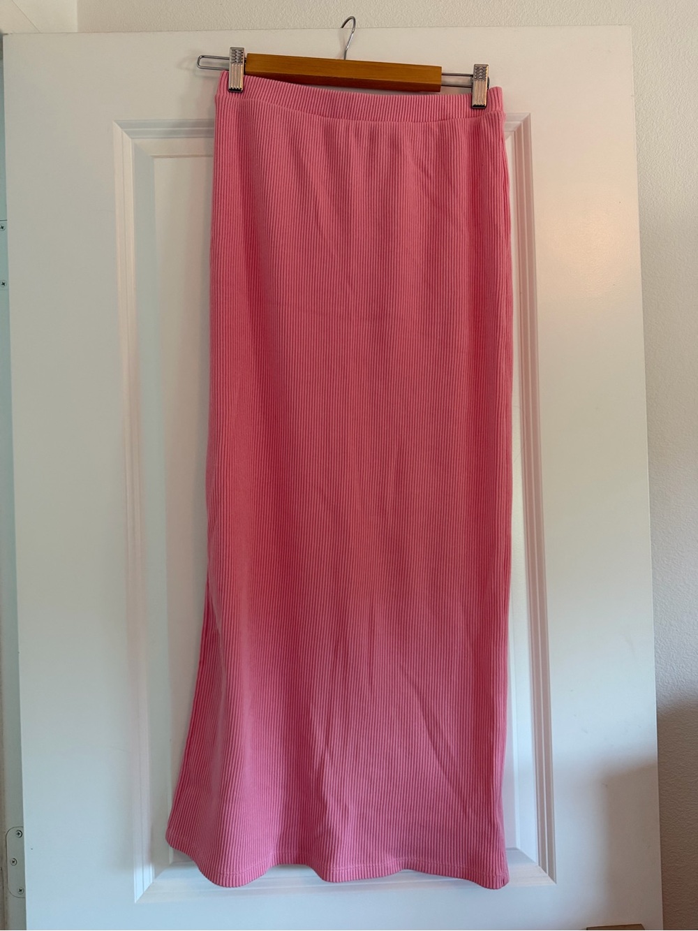 Old Navy Women’s Pink Ribbed Maxi Skirt